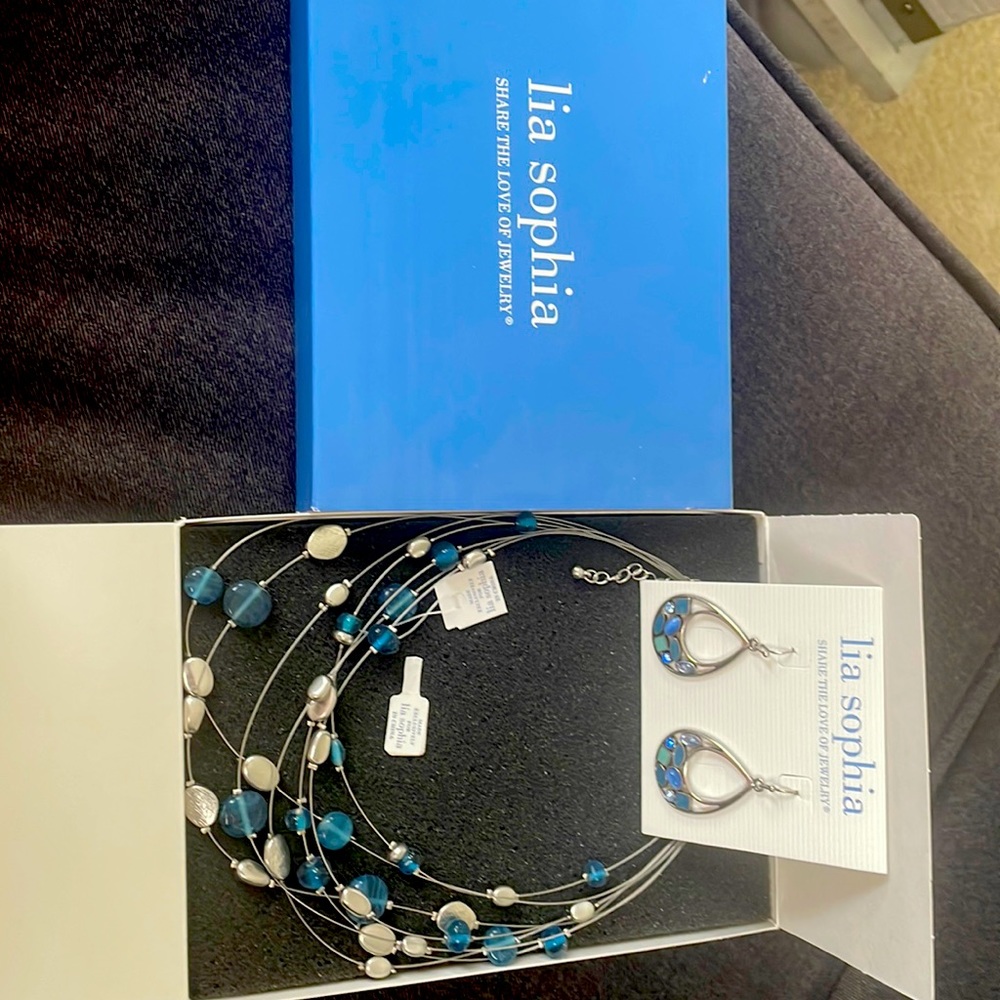 Lia Sophia matching earrings and necklace